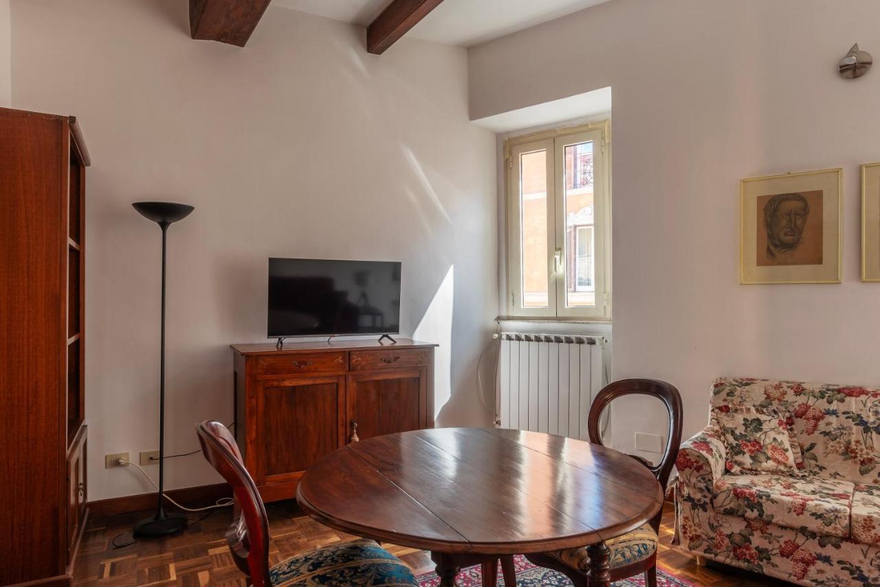 Piazza Santa Maria In Trastevere Lovely Flat Lägenhet Rom